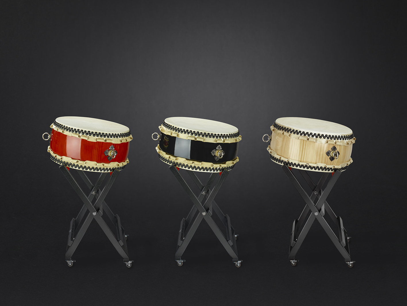 Hira-Daiko hq. drums (�48cm/h:25cm)&nbsp;with X-stand and wheels   (699� / 195�)