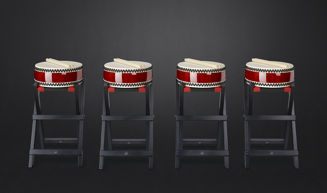 Small Hira-Daiko Classic drums (�39cm/h:15cm) &nbsp;with X-stand (399� / 165�)